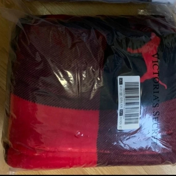 Pink NWT SUPER SOFT BLANKET - Picture 2 of 2